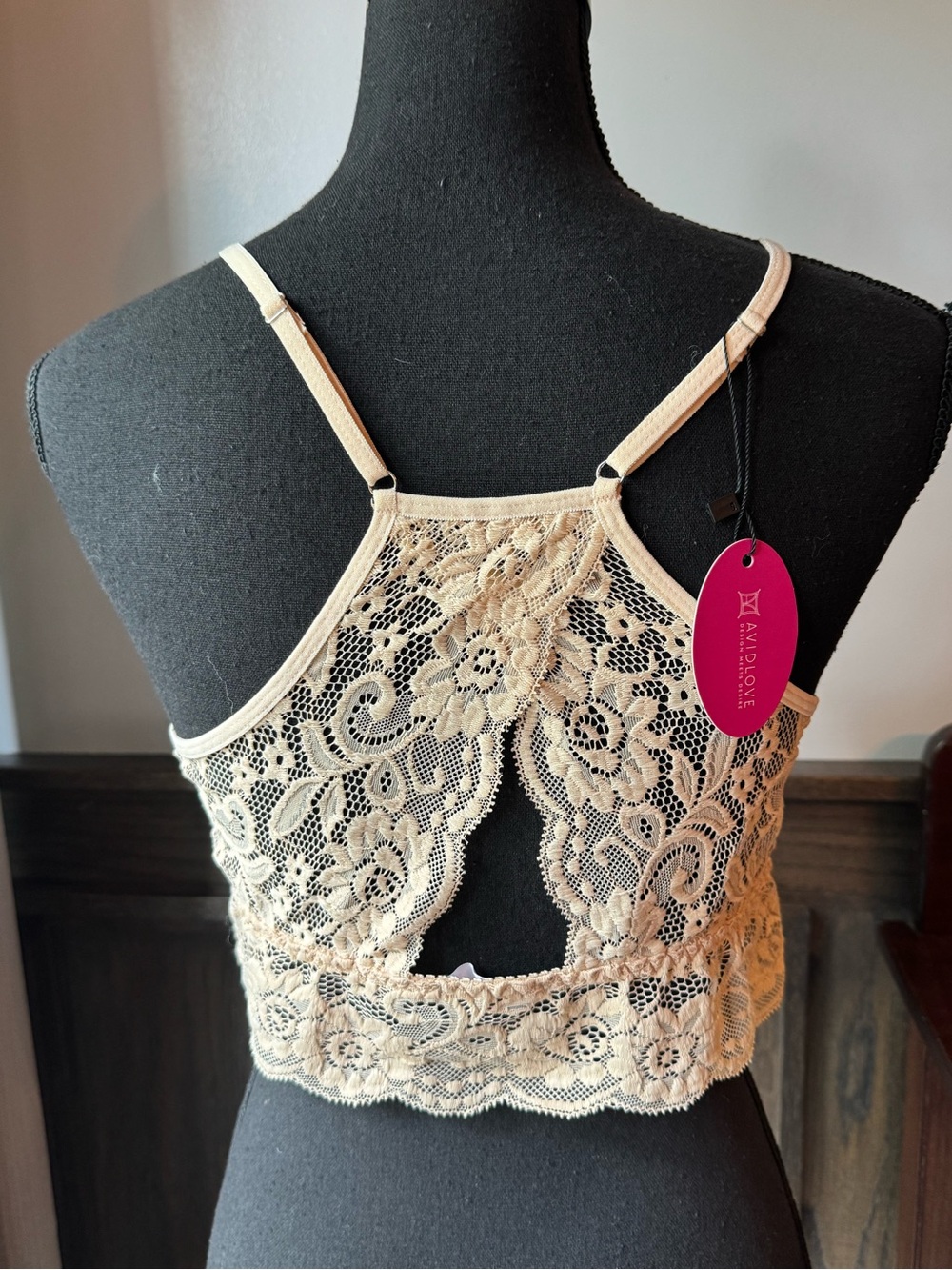 AvidLove Beige Lace Cropped Cami medium nwt - Picture 3 of 5